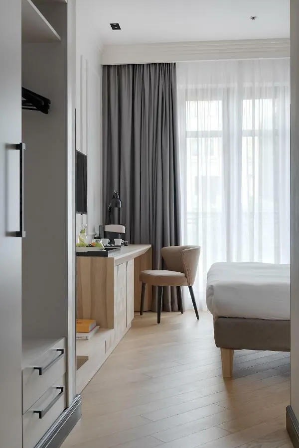 Riviera House Hotel Kyiv 5*,